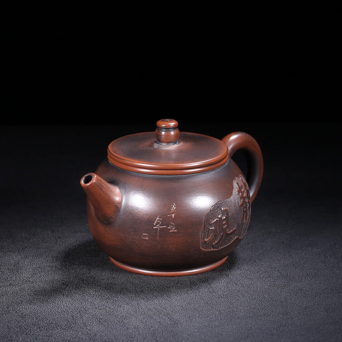 Chinese Yixing Zisha Clay Handmade Exquisite Teapot （汉瓦（窑变） 底款：周桂珍）