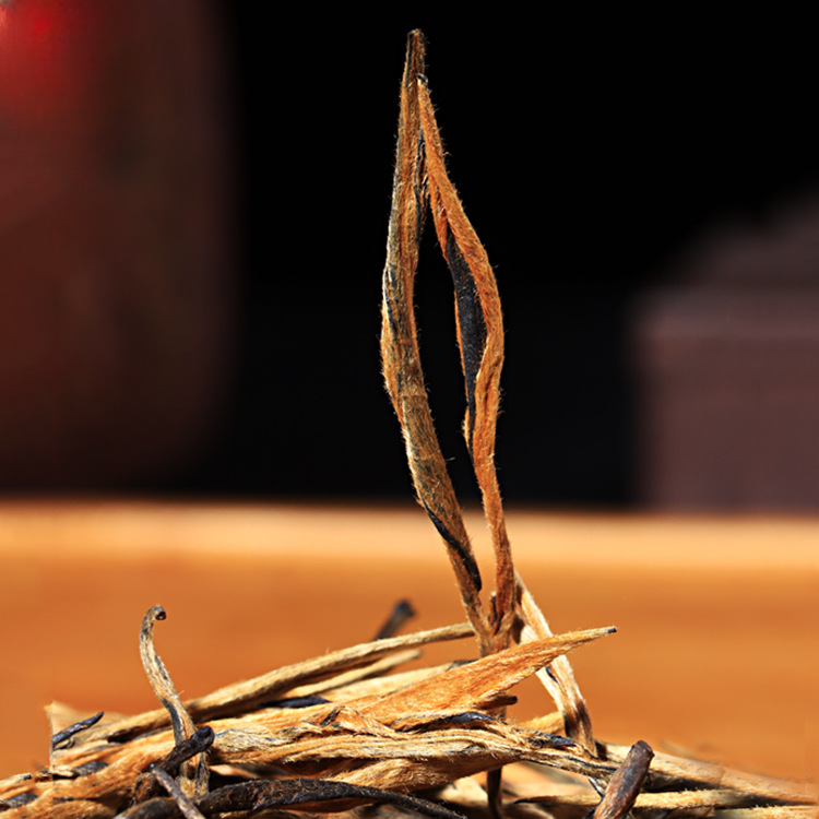 Yunnan Fengqing DianHong tea Pine Needle Un bourgeon une feuille Golden Needle