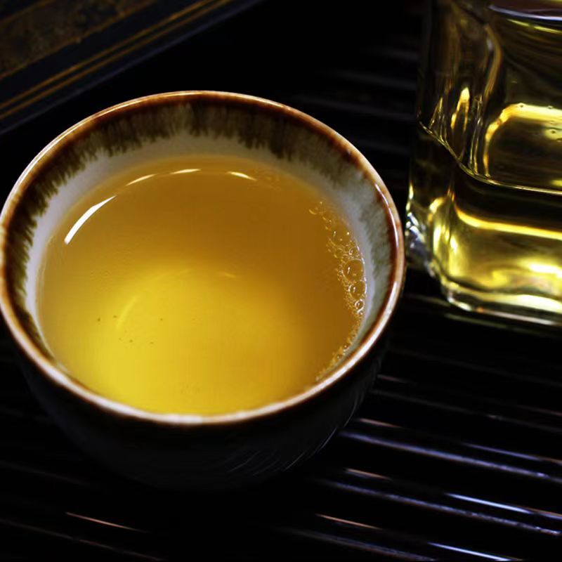 2018 Yunnan Pu'er Raw Tea Iceland Golden Leaf Raw Pu'er Tea 357g -