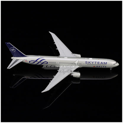 1:400 GeminiJets SKYTEAM DELTA BOEING 767-400ER Passenger Airplane Diecast Model