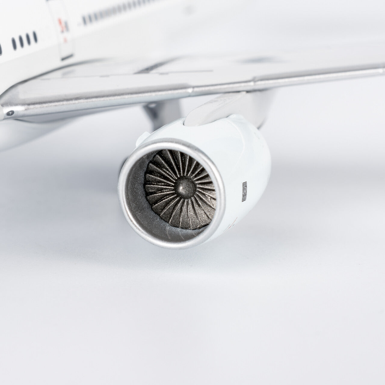 1:400 NGmodels Cathay Pacific Boeing 777-300 Airplane Diecast Plane Model