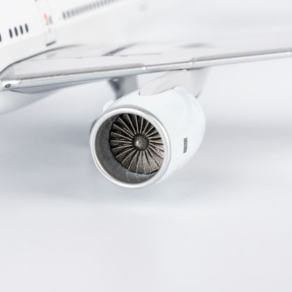 1:400 NGmodels Cathay Pacific Boeing 777-300 Airplane Diecast Plane Model