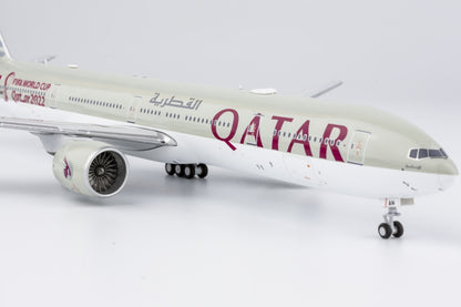 1:400 NG Model QATAR BOEING 777-300ER Passenger Airplane Diecast Aircraft Model