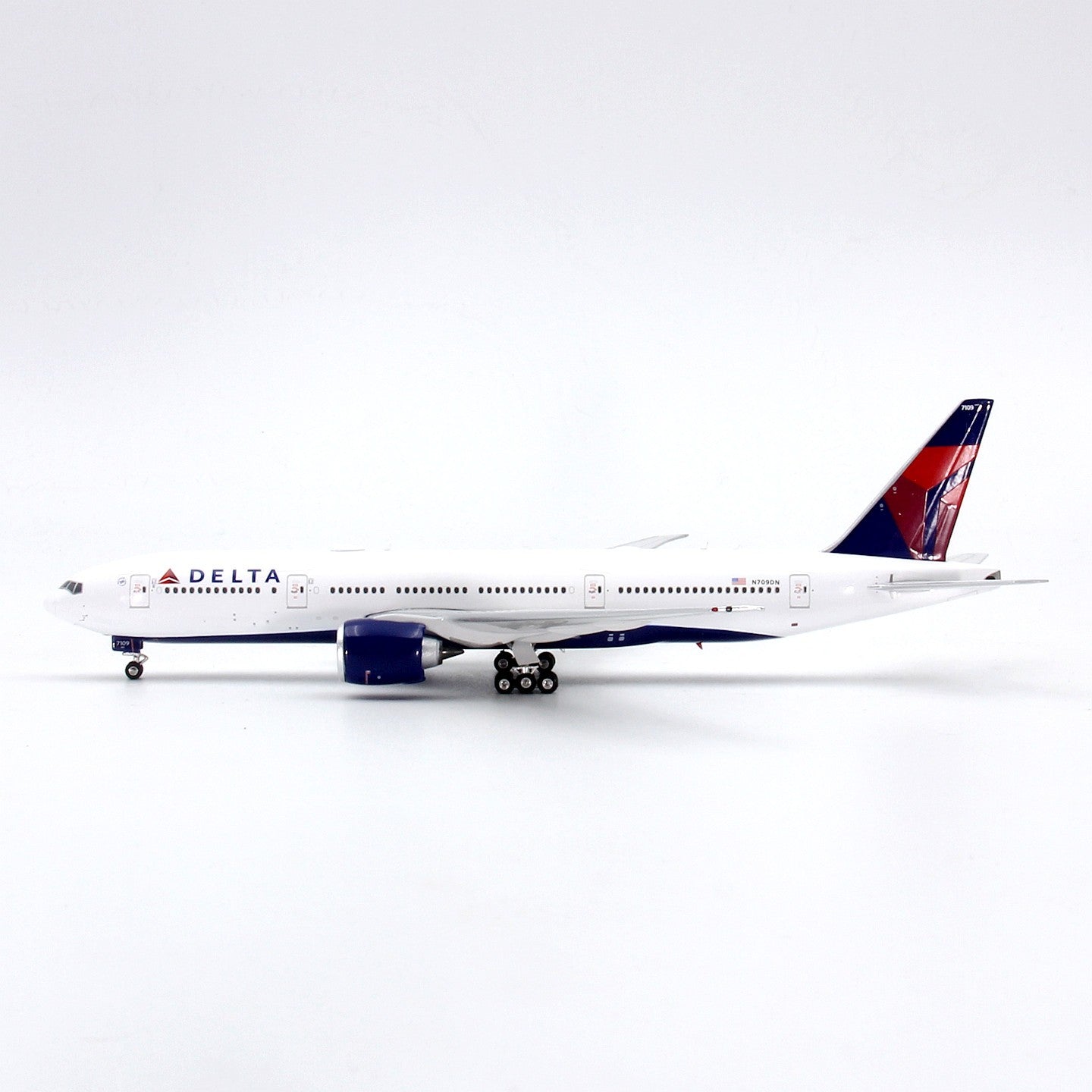 1:400 Phoenix Delta Air Lines B777-200LR N709DN Diecast Aircraft Plane Model