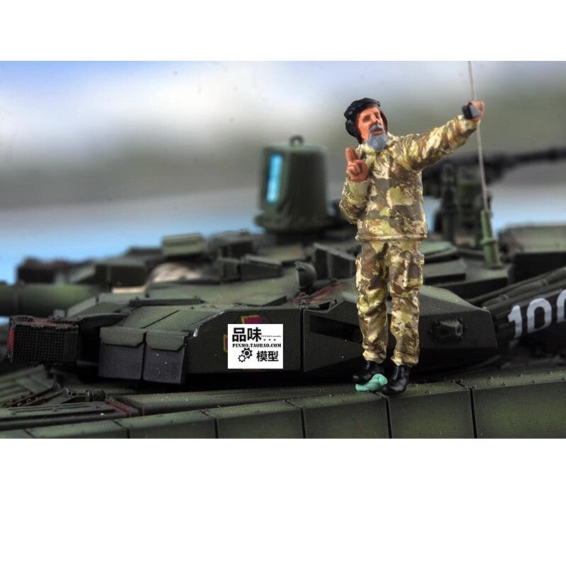 Homemade 1/72 Ukrainian Tank Trooper Selfie Pose 1 Person Finished Model Toys