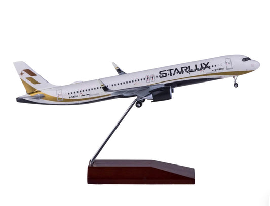 1:200 Hogan STARLUX AIRBUS A321neo Passenger Airplane ABS Plastic Aircraft Model