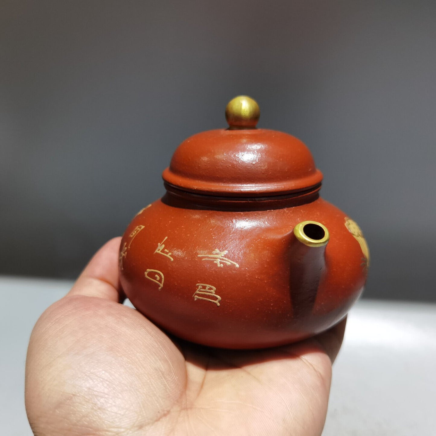 Chinese Yixing Zisha Clay Handmade Exquisite Teapot （描金容天壶 底款：顾景舟)