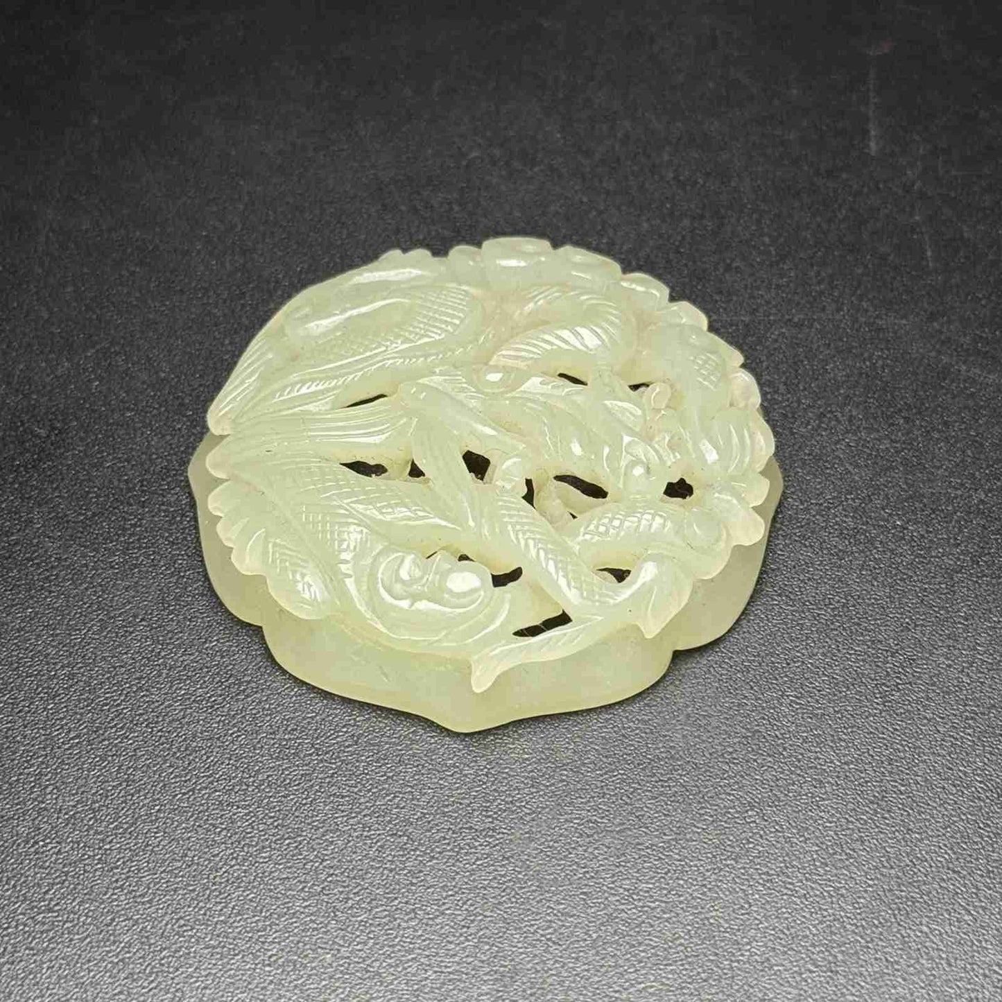 Chinese Natural Hetian Jade Hand-carved Exquisite Dragon Pendant 31223