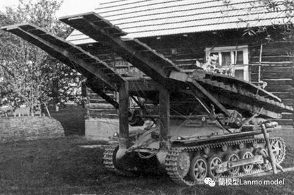 Lanmo model LM35009 1/35 CROMWELL "TULIP" QUADRUPLE RP-3 ROCKET LAUNCHER