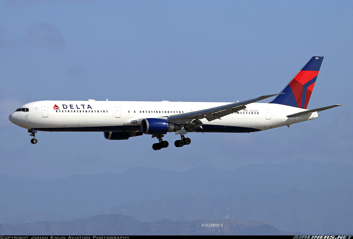 1:400 PandaModel DELTA B767-400 N825MH Passenger Airplane Diecast Model
