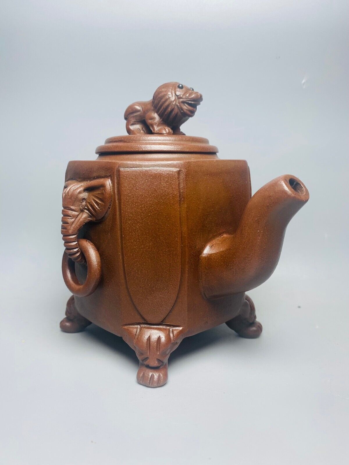 Chinese Yixing Zisha Clay Handmade Exquisite Teapot （威震四方 底款：施小马）