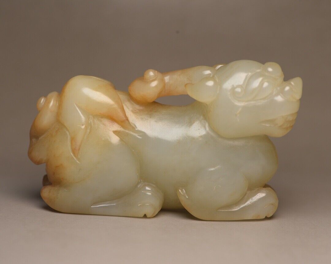 Top Chinese Natural Hetian Jade Carved Exquisite Beast Statue Figurines Artwork