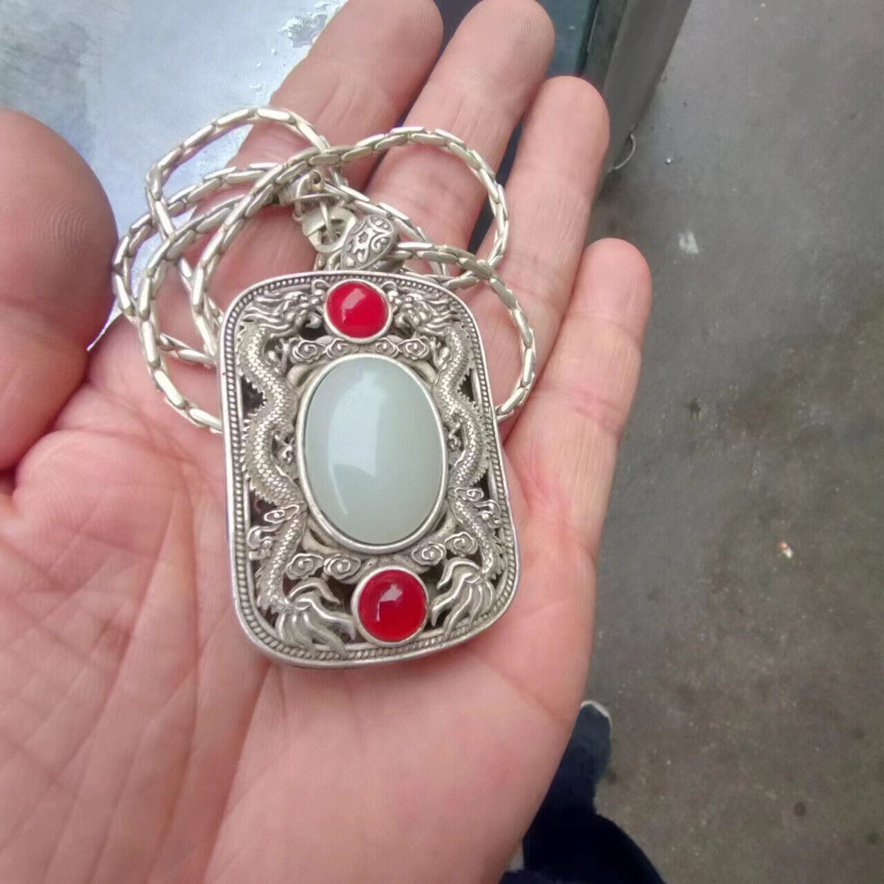 Chinese Old Tibetan Silver Hand CarvingGemstone inlay necklace pendant Collect