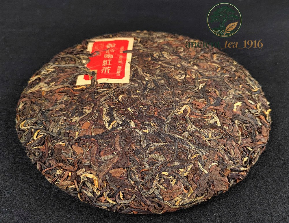 357g Yunnan Dianhong Tea Menghai Ancient Tree Black Tea Cake