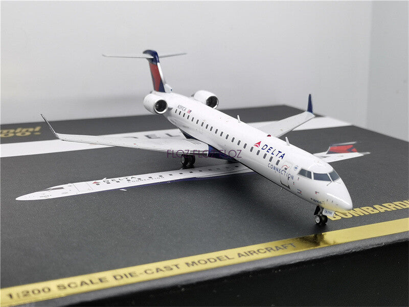 GeminiJets for Delta Airlines for BOMBARDIER CRJ-700 N391CA 1:200 Aircraft Model