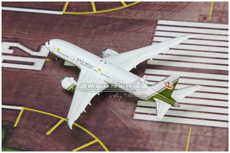 1:400 JC Wings ROYAL BRUNEI BOEING 787-8 Passenger Plane Flap Down Diecast Model