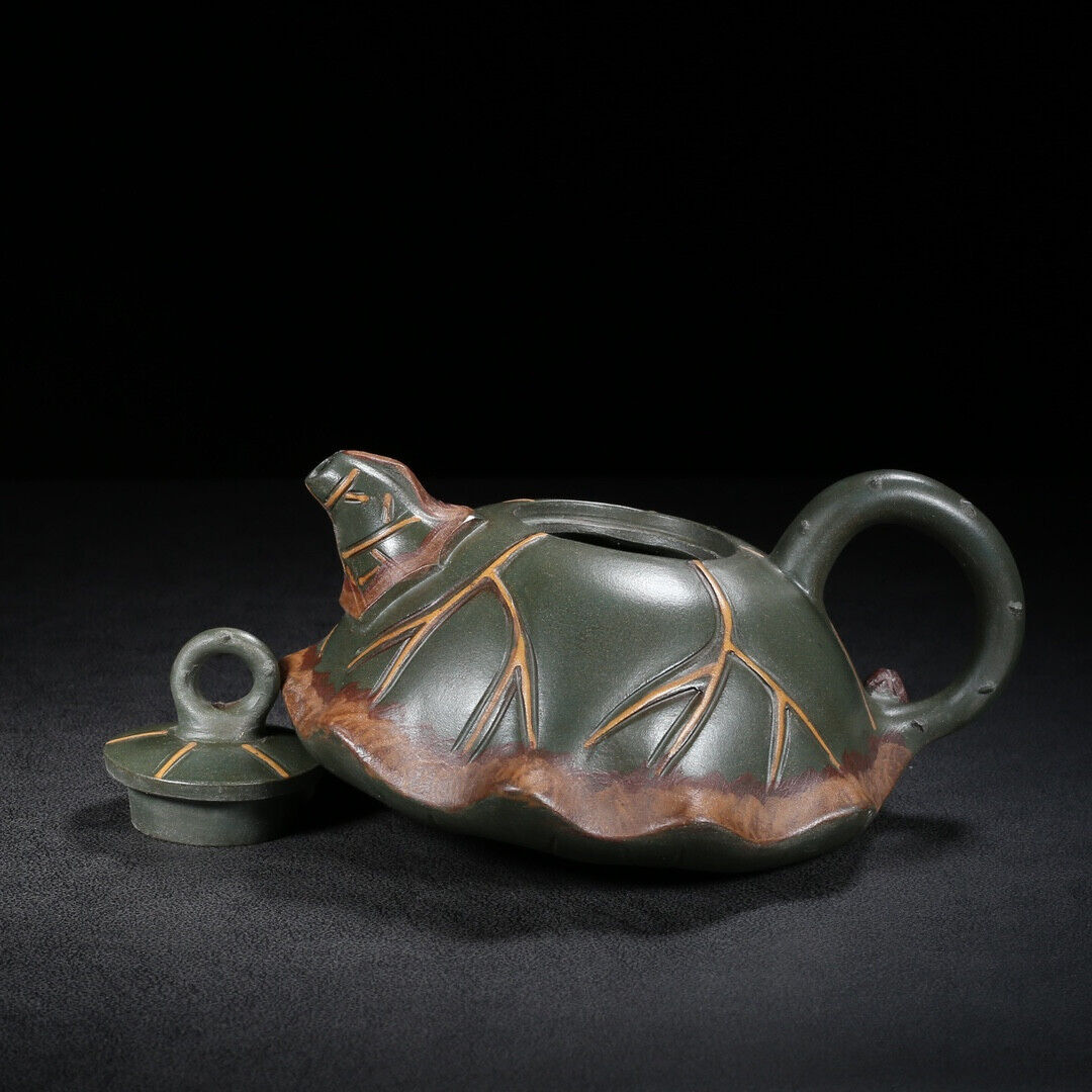 Chinese Yixing Zisha Clay Handmade Exquisite Teapot （荷叶 底款：蒋蓉）