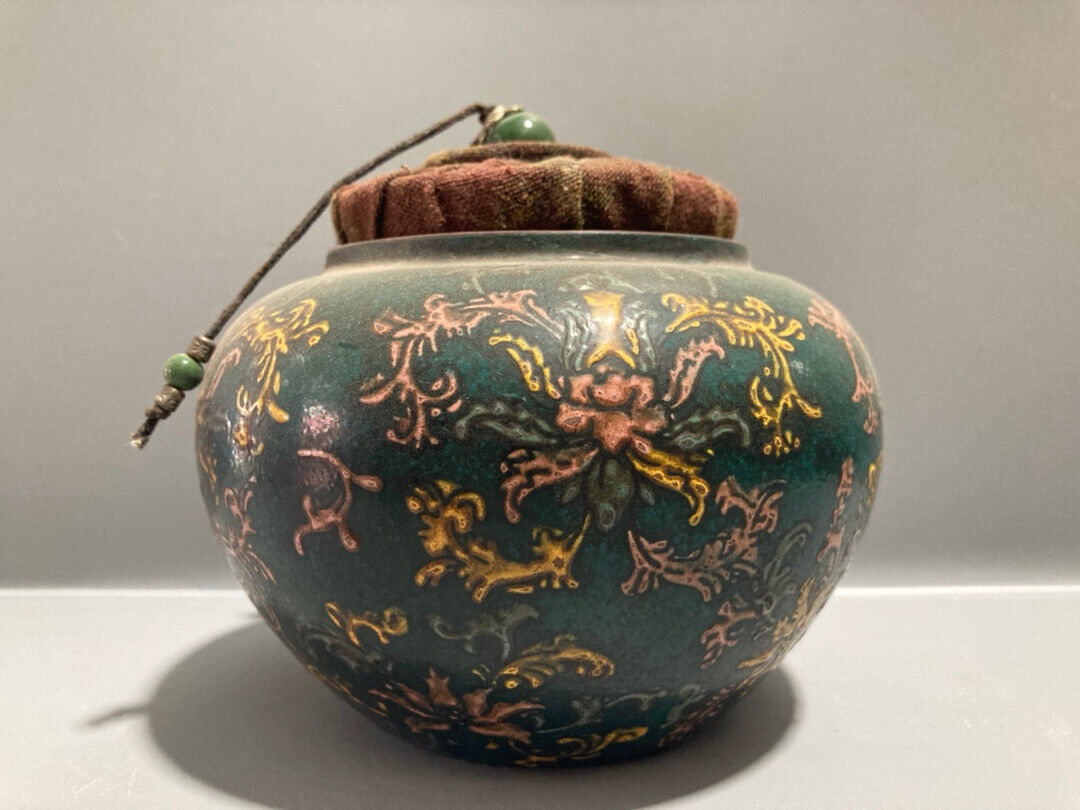 Chinese Yixing Zisha Clay Handmade Exquisite Purple Clay Tea Pot （紫砂茶叶罐）
