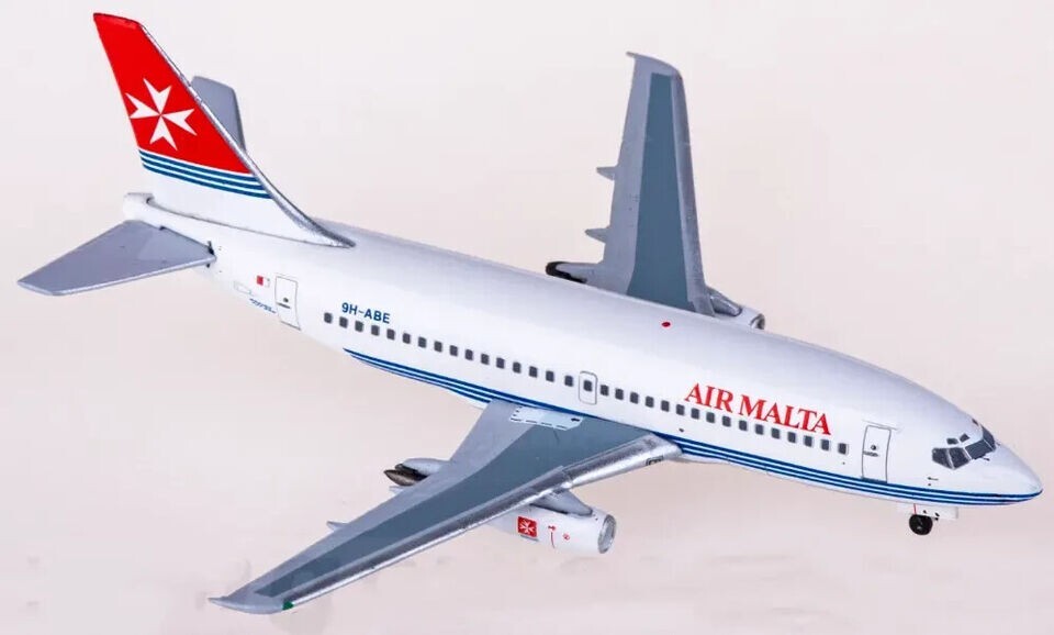 1:400 Aeroclassics AIR MALTA BOEING 737-200 Passenger Airplane Diecast Model