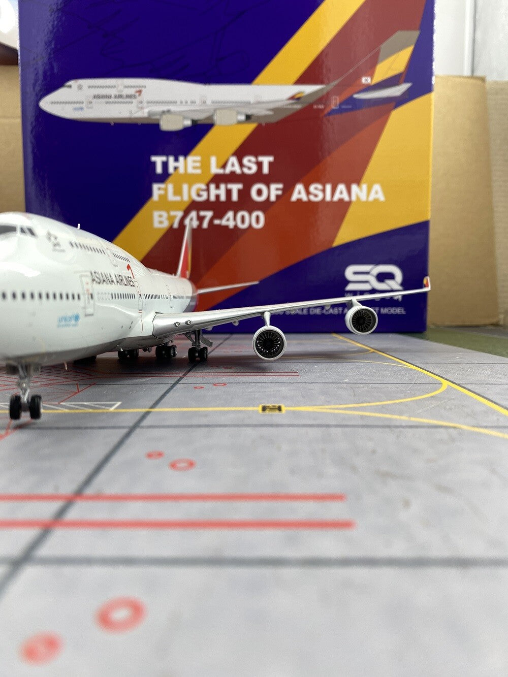 1:200 35CM SQ Wings ASIANA AIRLINES BOEING 747-400 Airplane Diecast Plane Model