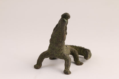 Lovely Chinese bronze copper Crocodile figure Statue table decoration tea pet