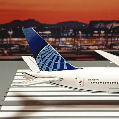 1:400 Geminijets United Airlines B777-200ER Passenger Airplane Diecast Model