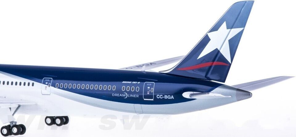 1:200 32CM Herpa LAN BOEING 787-9 Passenger Airplane ABS Plastic Aircraft Model