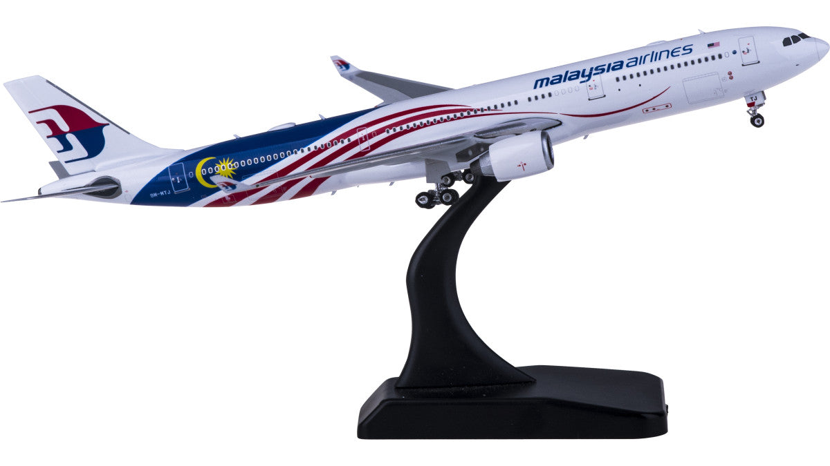 1:400 Phoenix Malaysia Airlines AIRBUS A330-300 Passenger Airplane Diecast Model