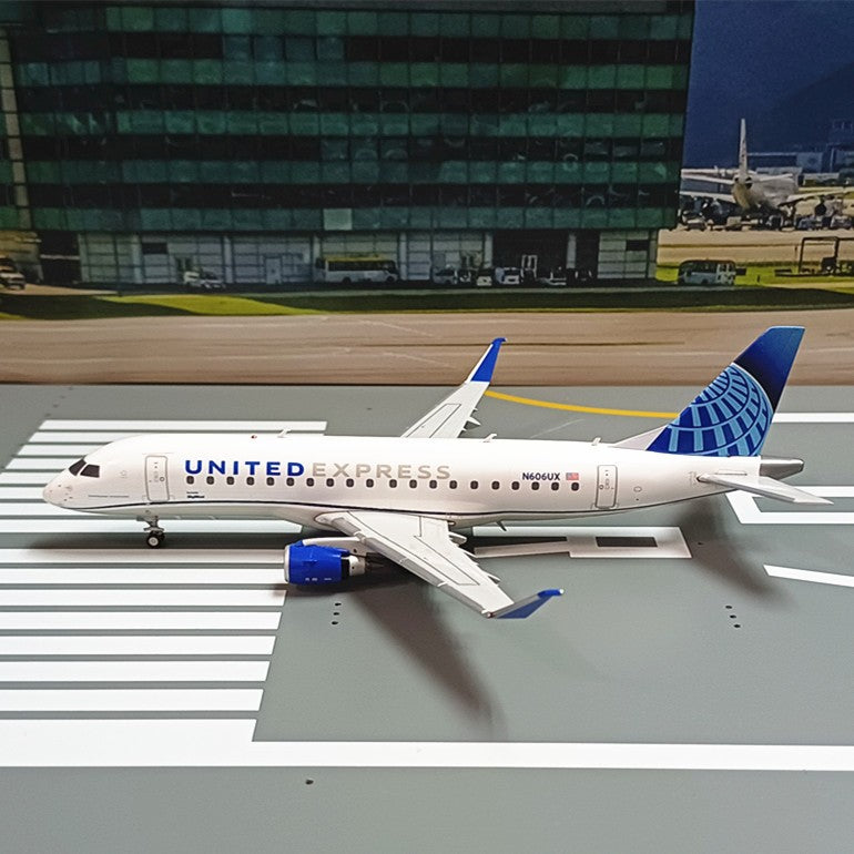 1:200 Geminijets United Airlines Embraer ERJ-175 N606UX Airplane Diecast Model
