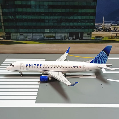 1:200 Geminijets United Airlines Embraer ERJ-175 N606UX Airplane Diecast Model