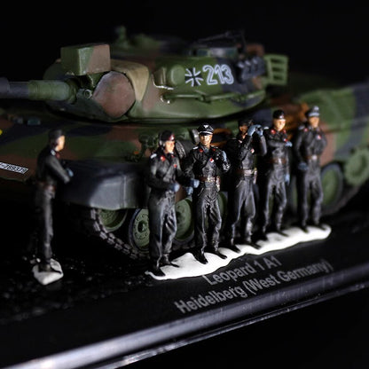 1/72 Armored Tank 6 Soldiers Finished Painted Resin Static Model /Without Tank