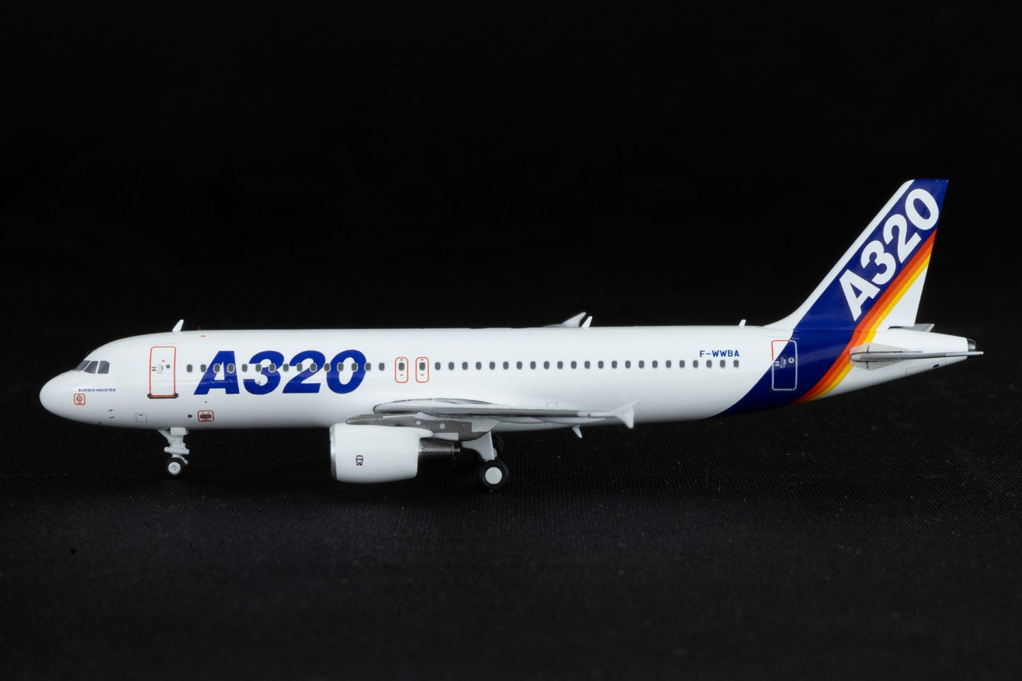 1:400 Kylin China Airlines Airbus A320 F-WWBA Passenger Airplane Diecast Model
