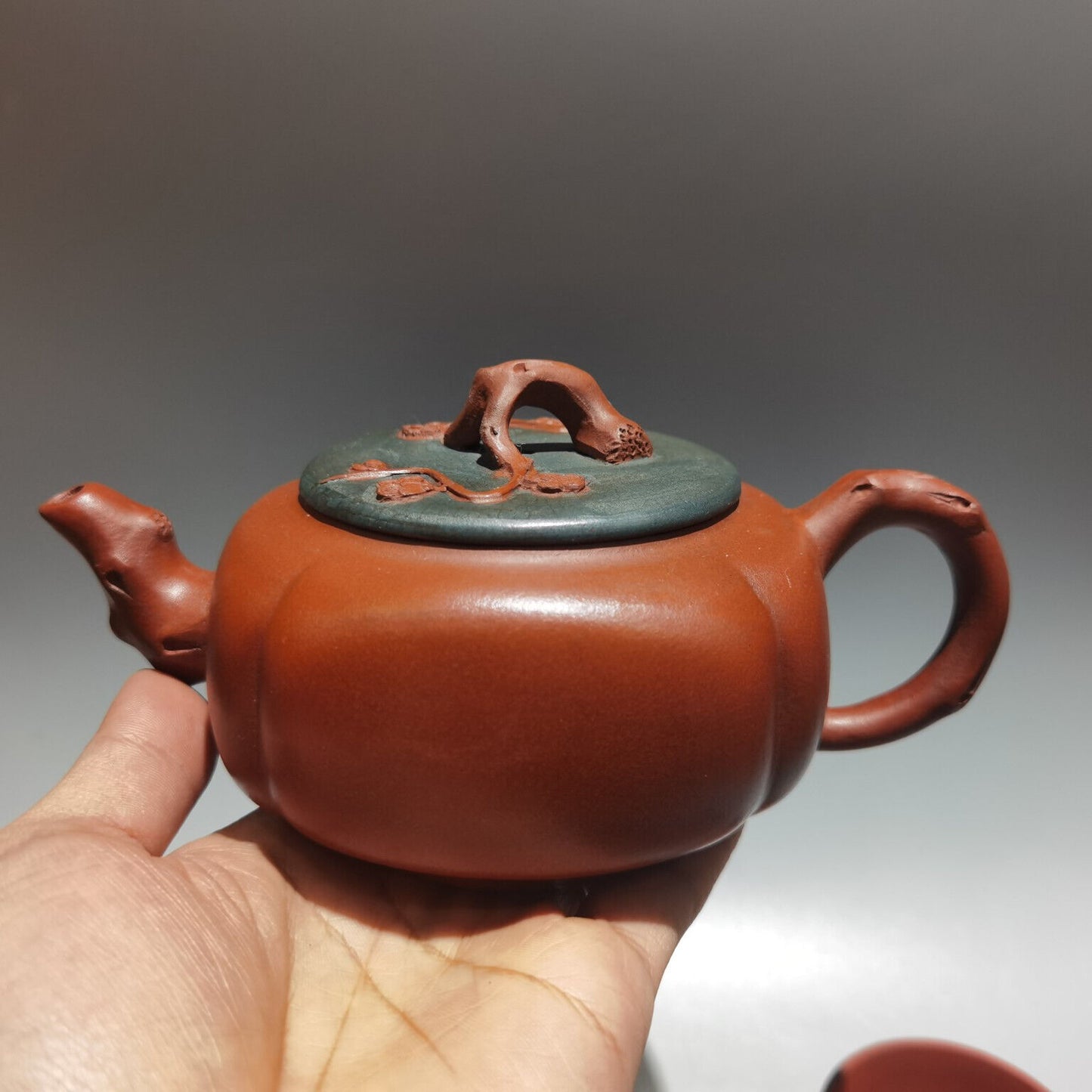 Chinese Yixing Zisha Clay Handmade Exquisite Teapot （双色梅花套壶 低款：周桂珍 )