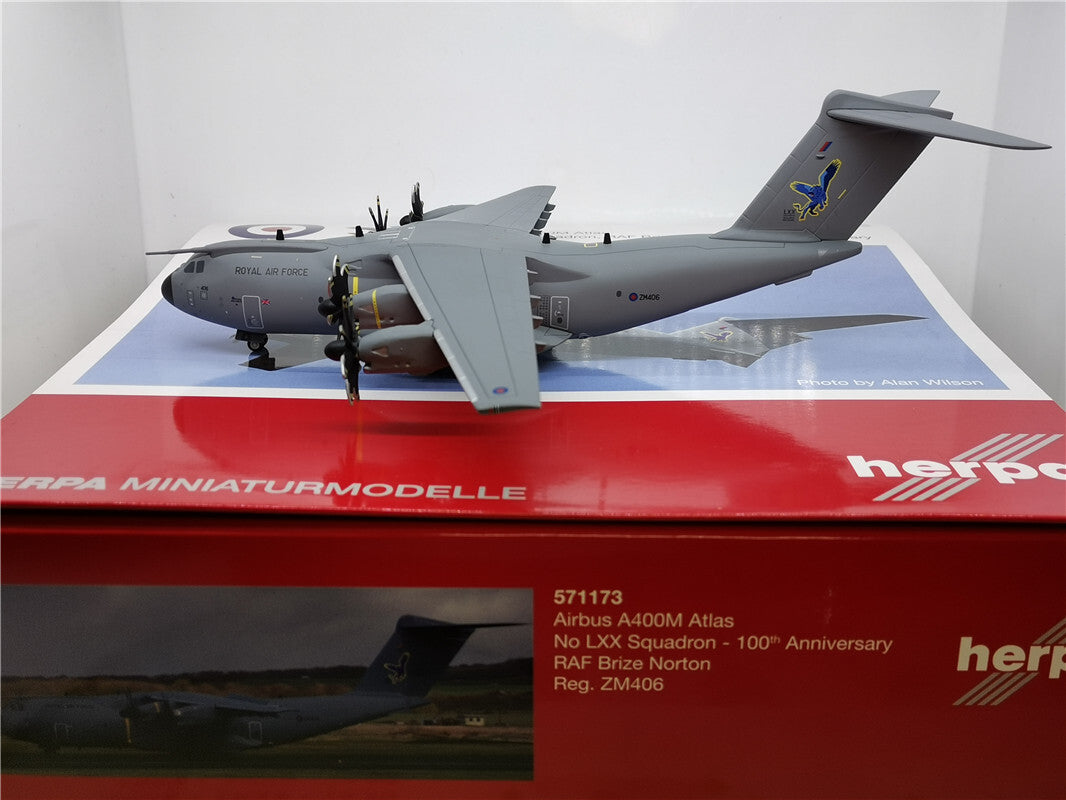 1:200 Herpa A400M Atlas No LXX Squadron RAF Brize Norton Aircraft Diecast Model