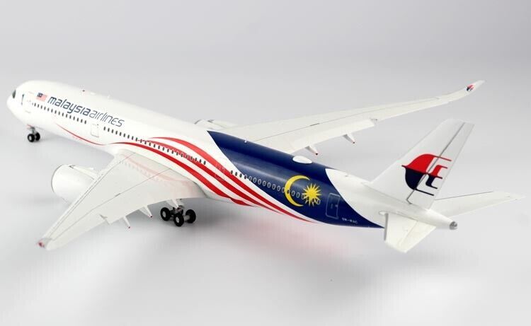1:200 33CM JC WINGS Malaysia AIRLINES A350-900 Airplane Flap Down Diecast Model