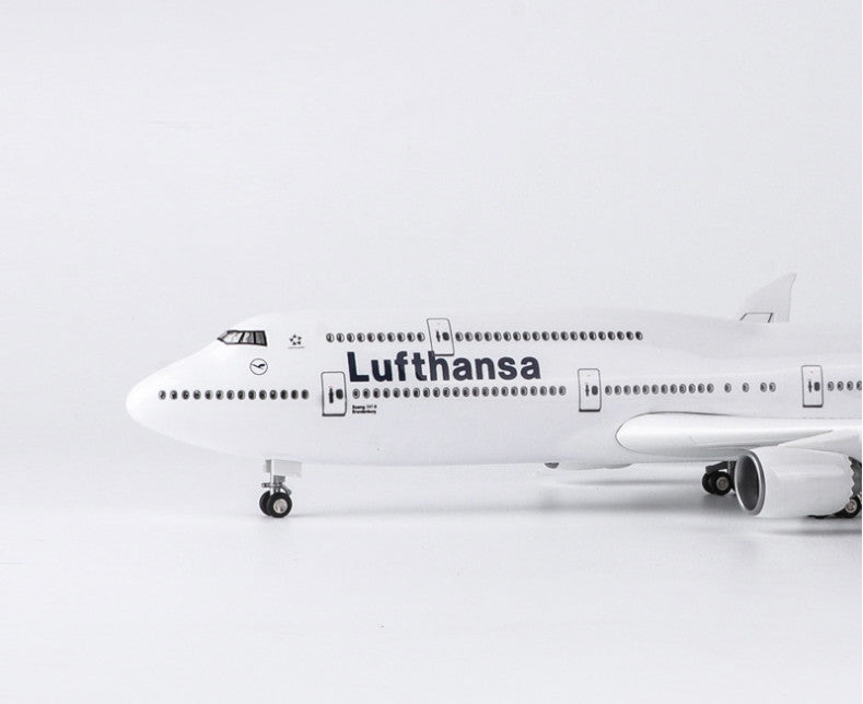 1:160 47CM Lufthansa BOEING 747-8 Aeroplane Landing Gear Resin Aircraft Model