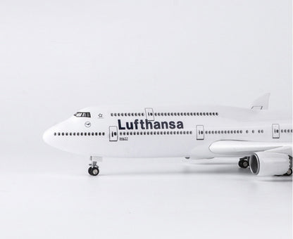 1:160 47CM Lufthansa BOEING 747-8 Aeroplane Landing Gear Resin Aircraft Model