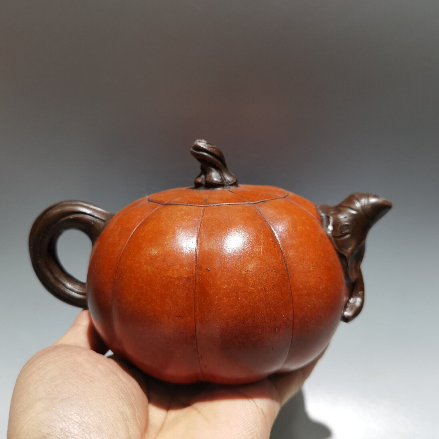 Chinese Yixing Zisha Clay Handmade Exquisite Teapot （金瓜壶 底款：蒋蓉 )