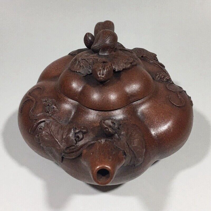 Chinese Yixing Zisha Clay Handmade Exquisite Teapo（松鼠葡萄壶 底款：蒋蓉）