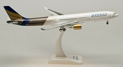 1:200 32CM Hogan Shaheen AIRBUS A330-300 Passenger Airplane ABS Plastic Model