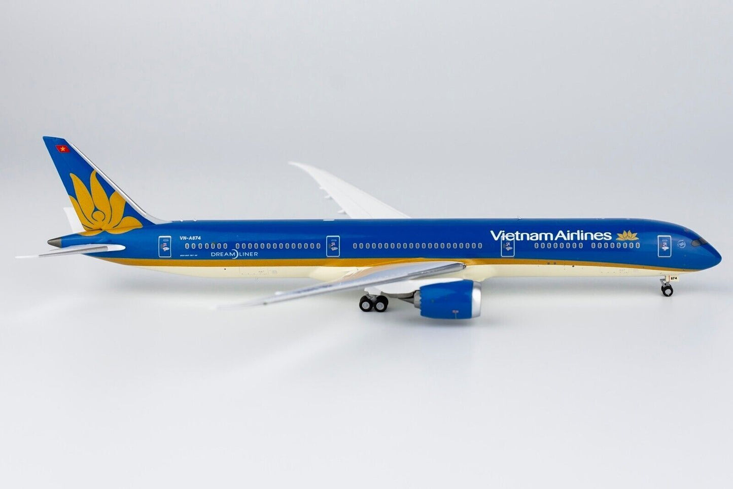 1:400 NG Model VIETNAM AIRLINES BOEING 787-10 Passenger Airplane Diecast Model