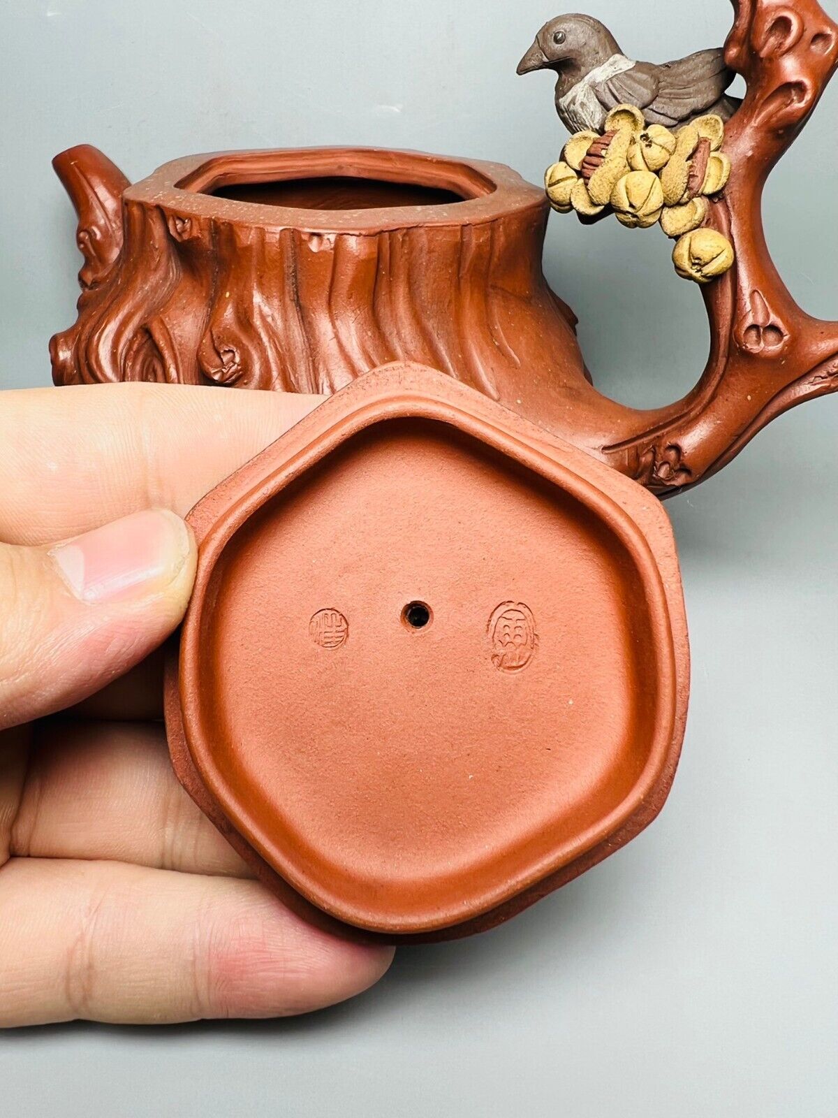 Chinese Yixing Zisha Clay Handmade Exquisite Teapot（喜上眉梢树桩 底款： 汪寅仙）