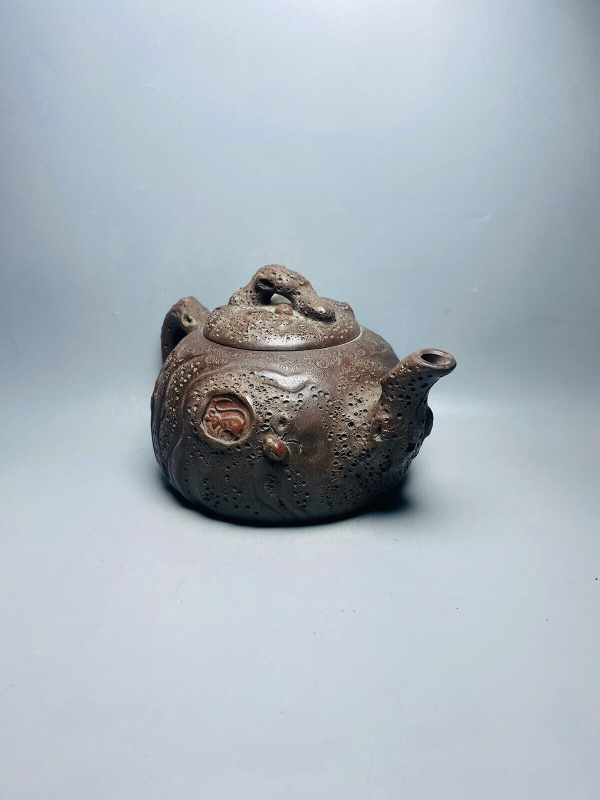 Chinese Yixing Zisha Clay Handmade Exquisite Teapot( 供春壶 底款：供春)