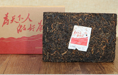 HAIWAN Wei Tian Xia Ren Zuo Hao Cha Pu-erh Tea 2017 250g Ripe Puer Pu'er Brick