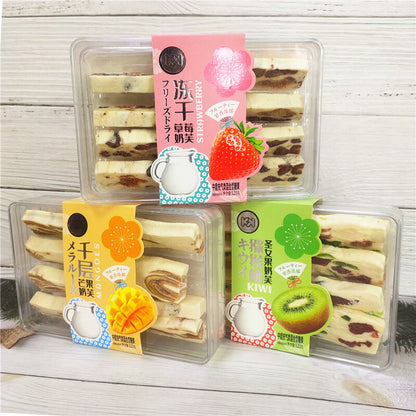 120g Thousand Layer Mango Milk Cake Freeze-Dried Strawberry Snowflake Snacks
