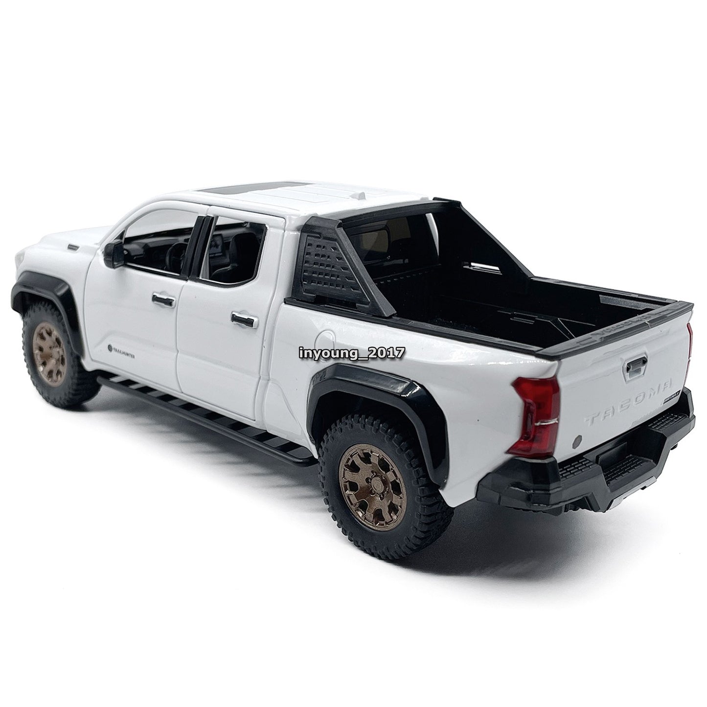 1/24 Tacoma Pickup Truck Model Car Diecast Toy Vehicle Toys for Boys Kids White