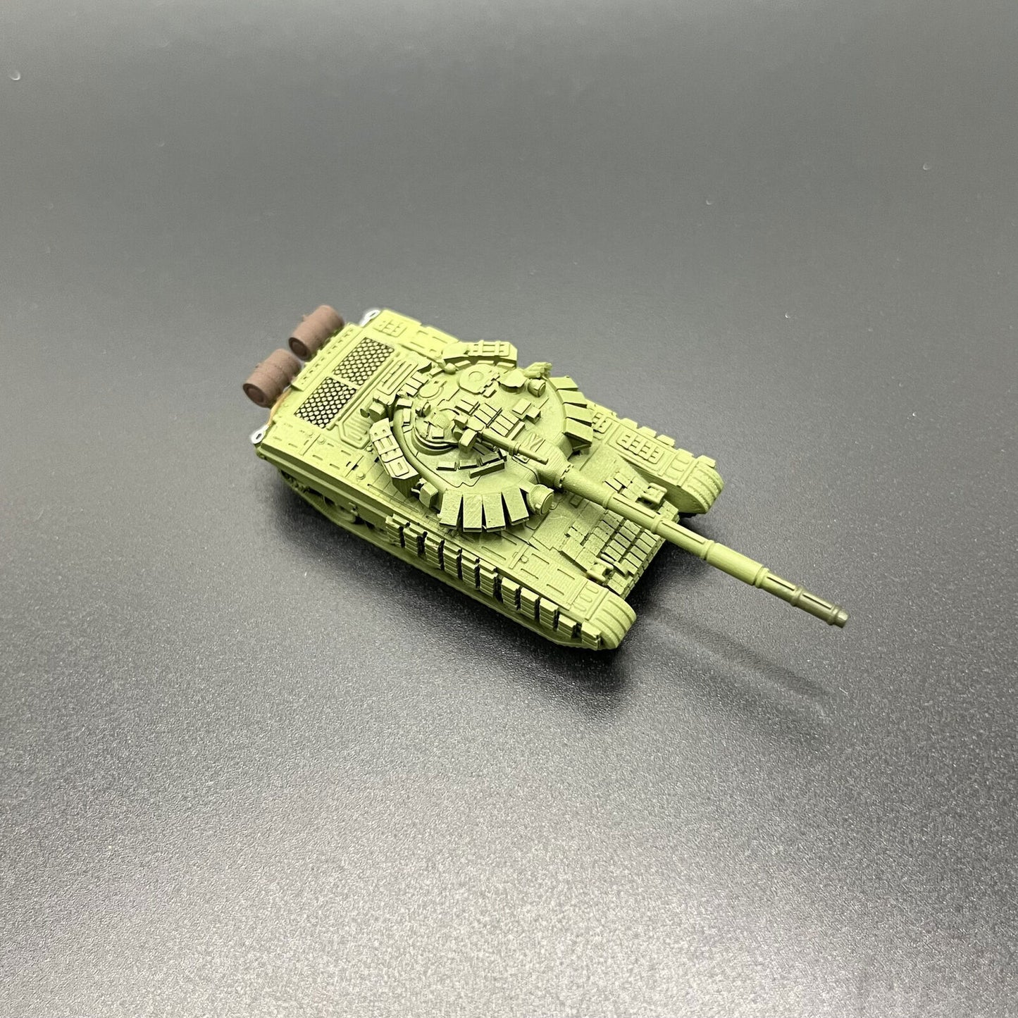 1/144 scale Russian T72 Main Battle Tank Model Military Model （not A Toy）
