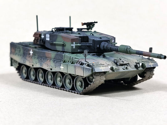 1/72 Ukrainian Leopard 2A4 Main Battle Tank Model
