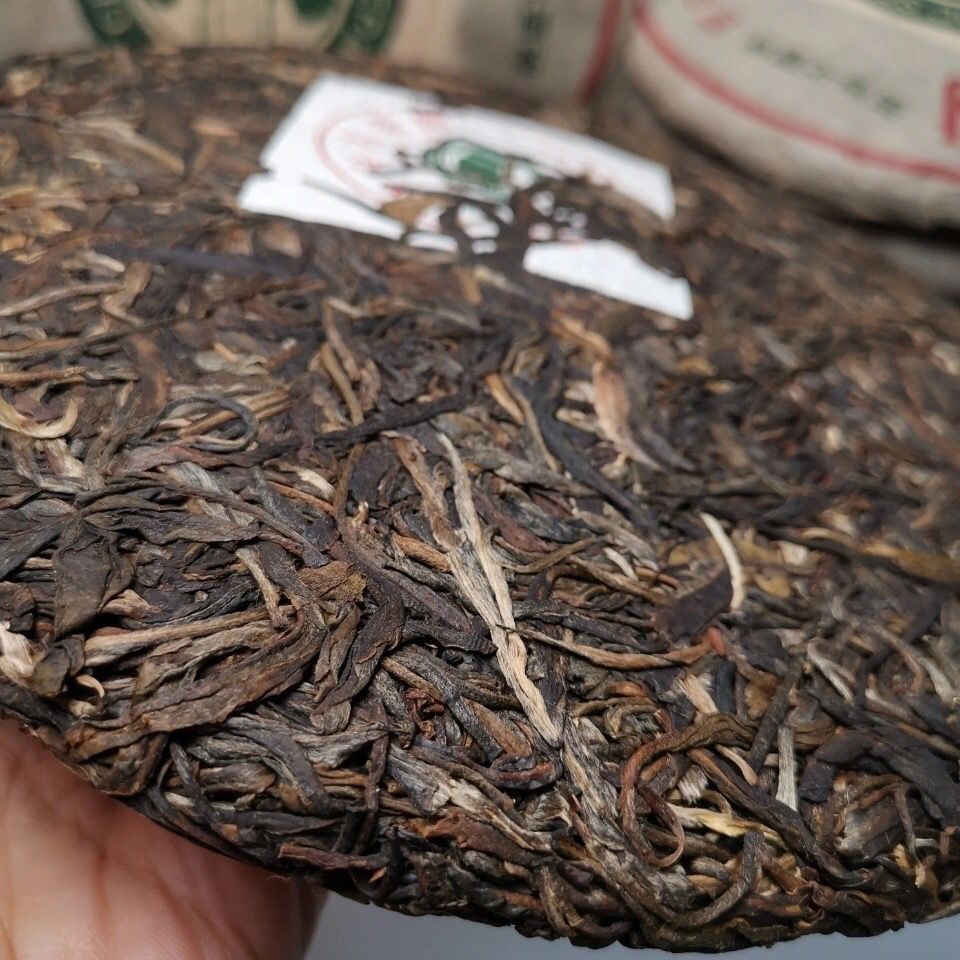 2004 Chun Ming Factory Gold Award Long year Old Tree Yiwu Pu-erh Tea 357g Raw