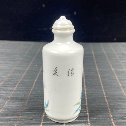 Collectible Chinese Porcelain Handmade Exquisite Snuff Bottle 91045